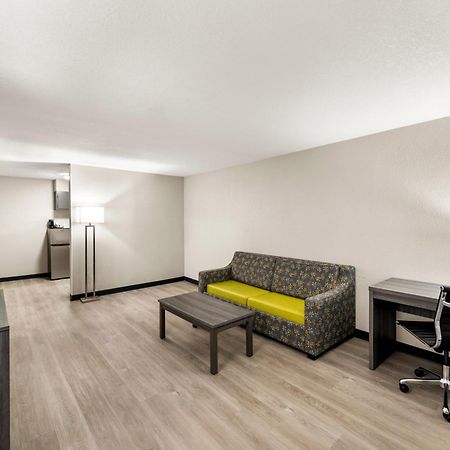 Clarion Pointe Rhinelander Downtown Hotel Bagian luar foto