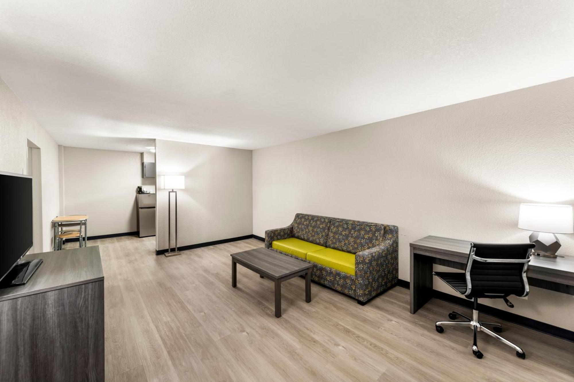 Clarion Pointe Rhinelander Downtown Hotel Bagian luar foto