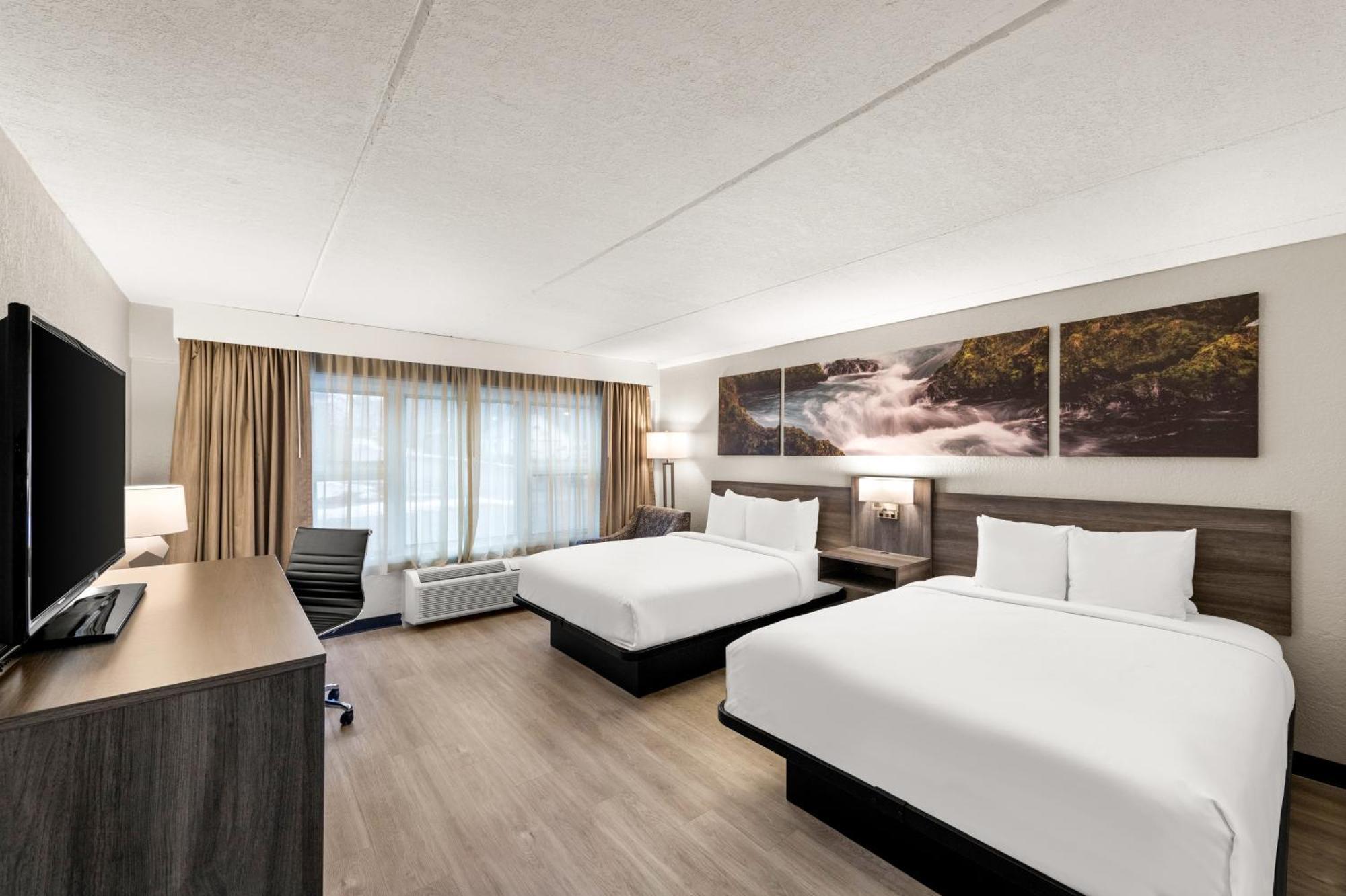 Clarion Pointe Rhinelander Downtown Hotel Bagian luar foto