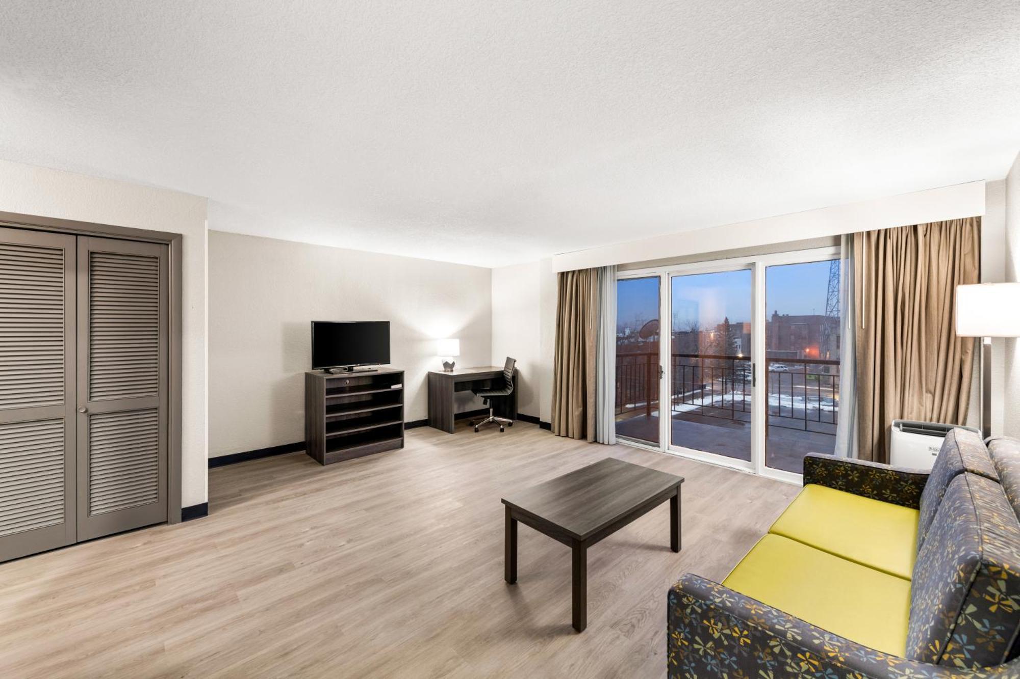 Clarion Pointe Rhinelander Downtown Hotel Bagian luar foto