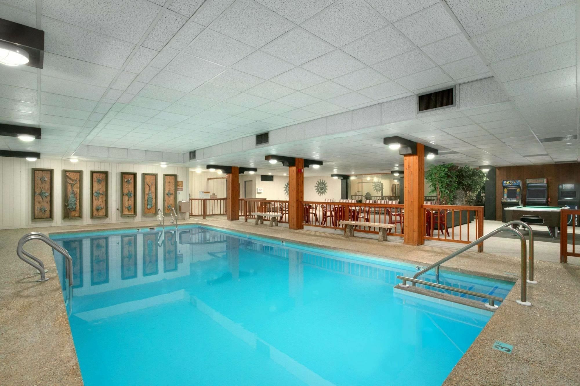 Clarion Pointe Rhinelander Downtown Hotel Bagian luar foto